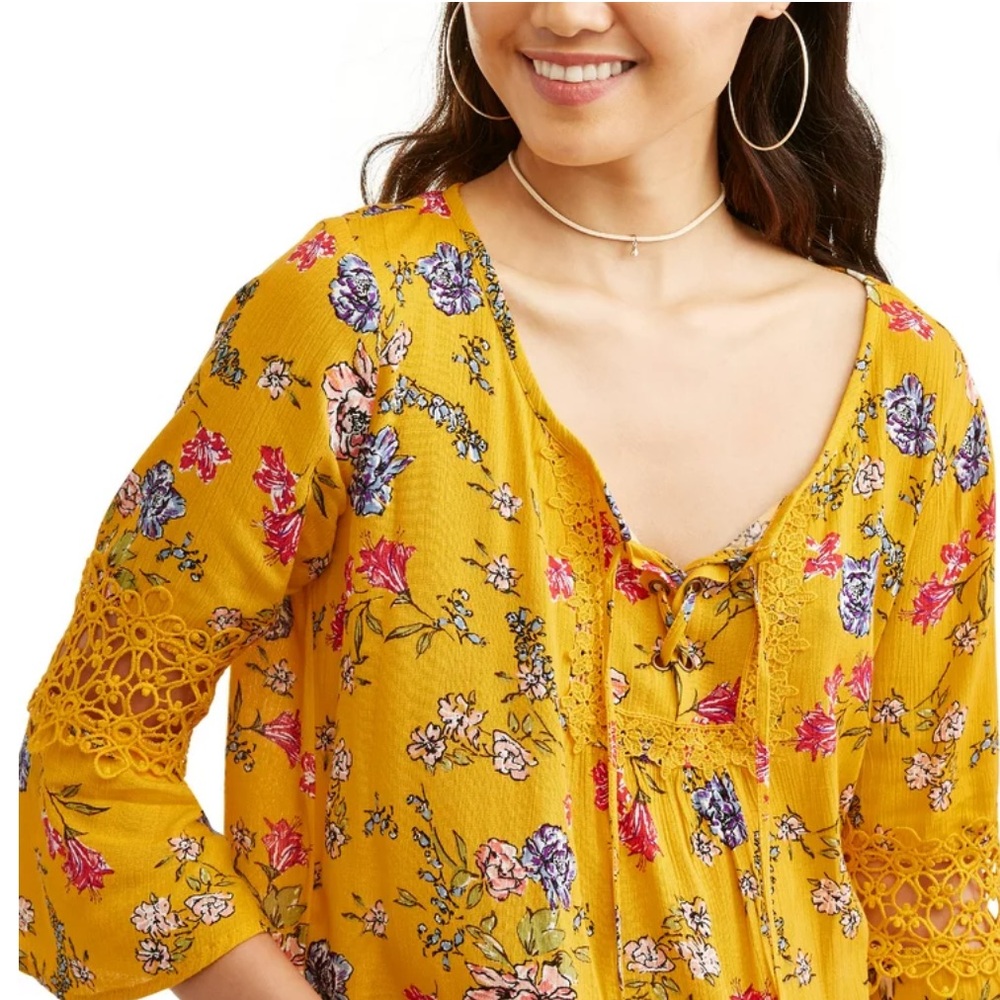 NO BOUNDARIES LACE UP FRONT WOVEN TOP WOMENS L YELLOW FLORAL BELL CROCHET SLEEVE